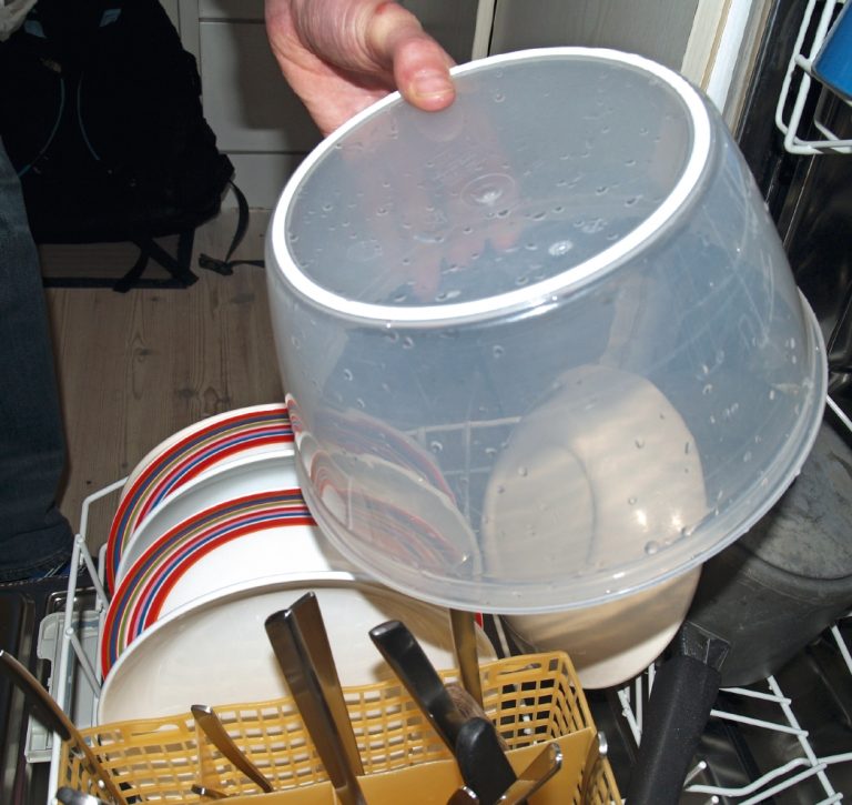 Why doesn't a dishwasher dry plastic? Science Illustrated