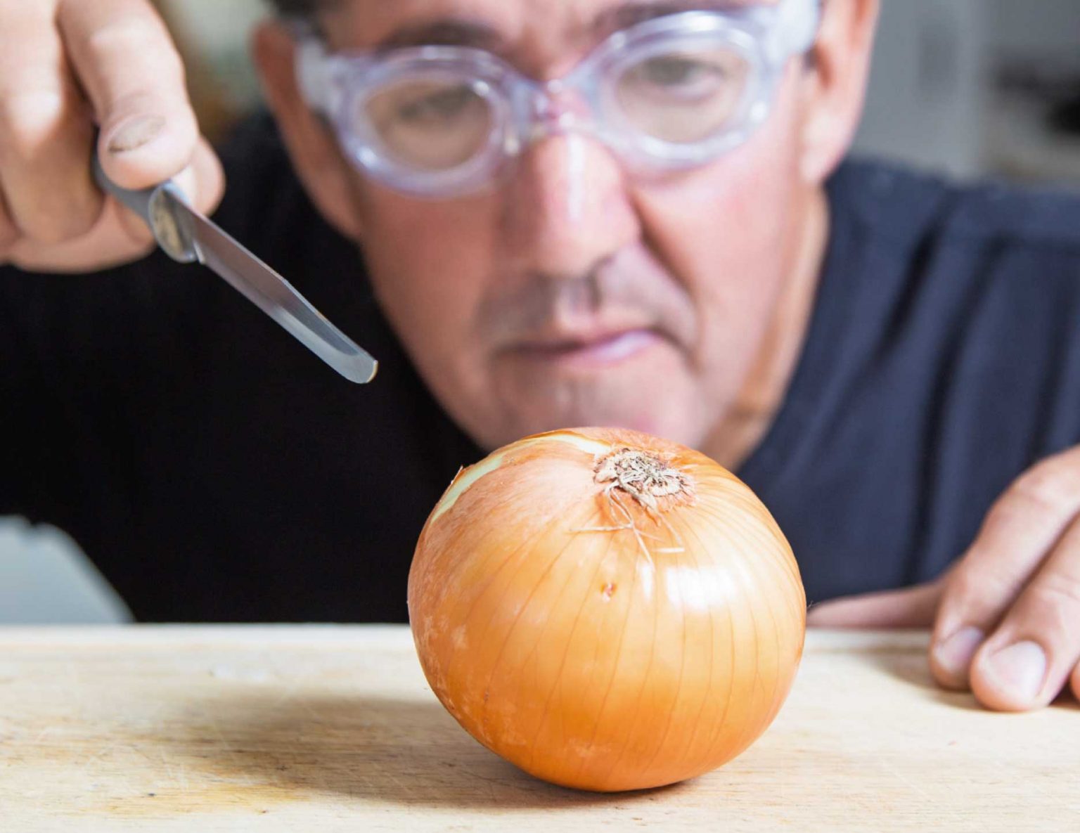 Why do we cry when we chop up onions? Science Illustrated